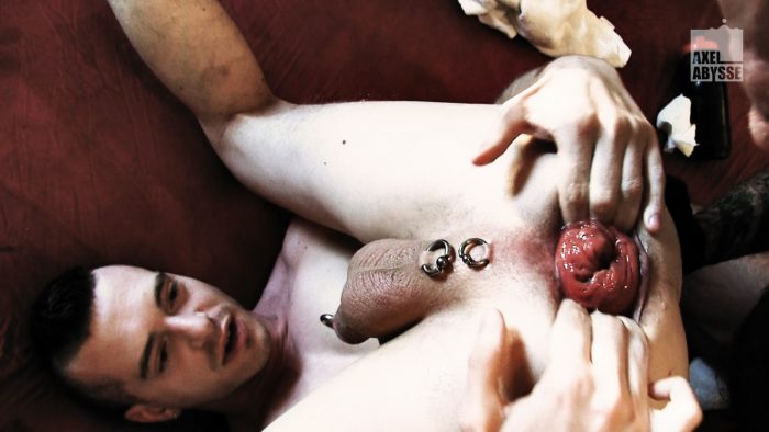 Fisting legend Cory Jay goes deep with Axel Abysse