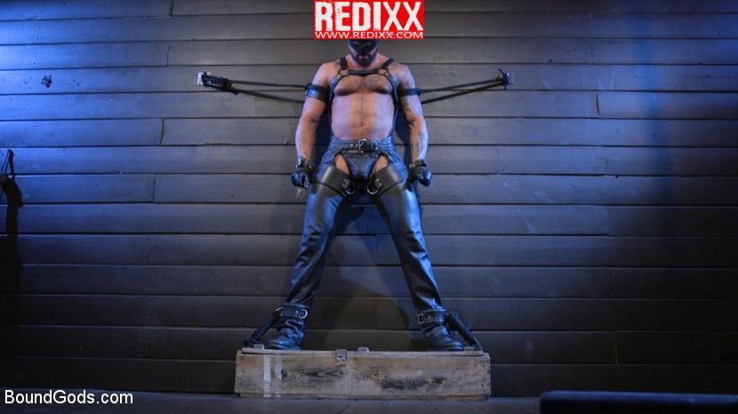 Leather Master Michael Roman Tortures Cesar Xes