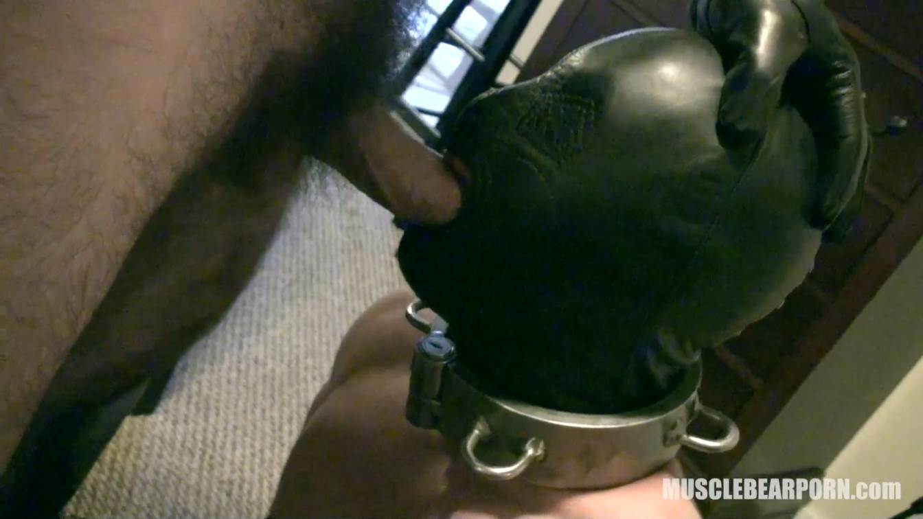 Muscle Bear Porn: Leather Slave