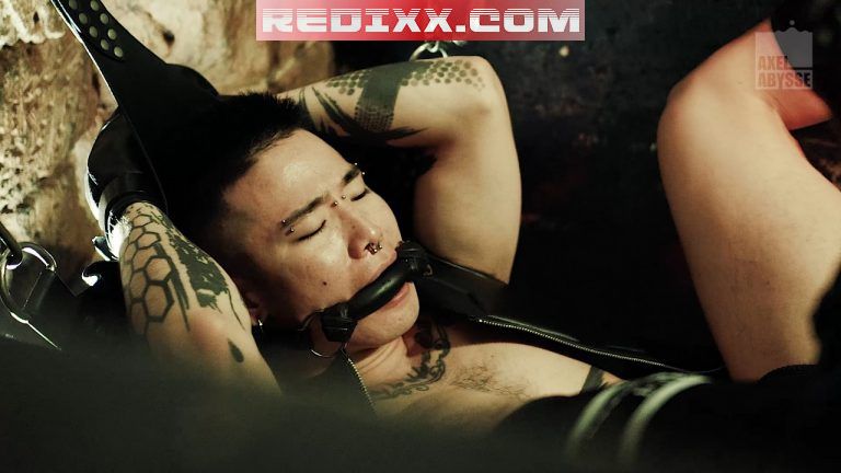 Krashed: Axel Abysse & Yoshi Kawasaki - Rosebud Fisting
