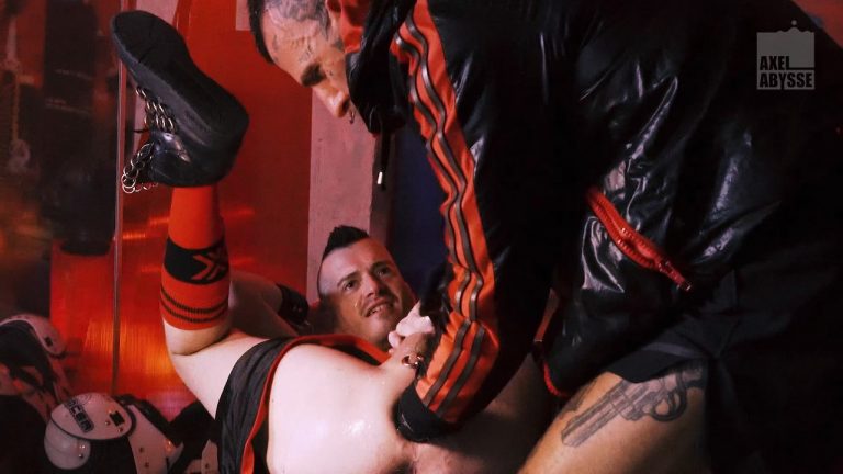 Pigsty - Pigboy Ruben Punches Axel Abysse