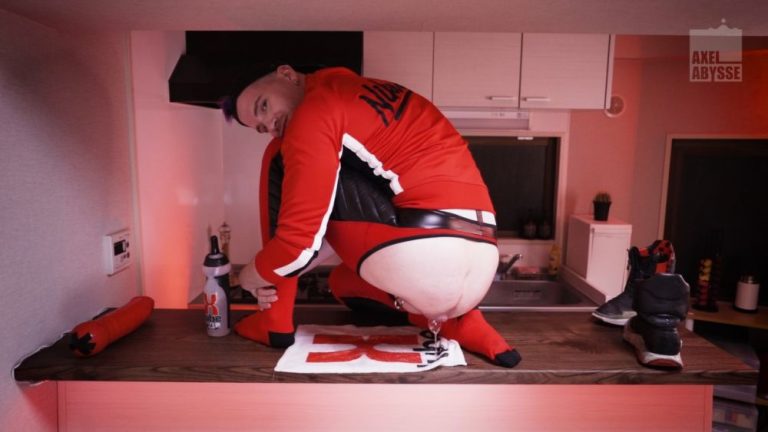 Axel Abysse: Scoop of X-Lube & Self Fisting