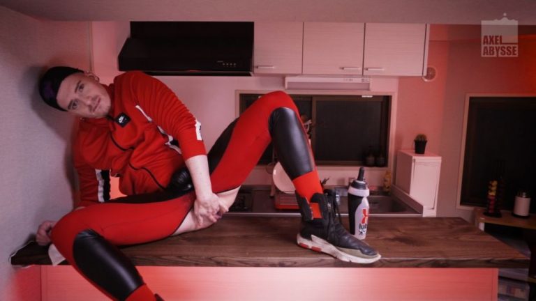 Axel Abysse: Scoop of X-Lube & Self Fisting
