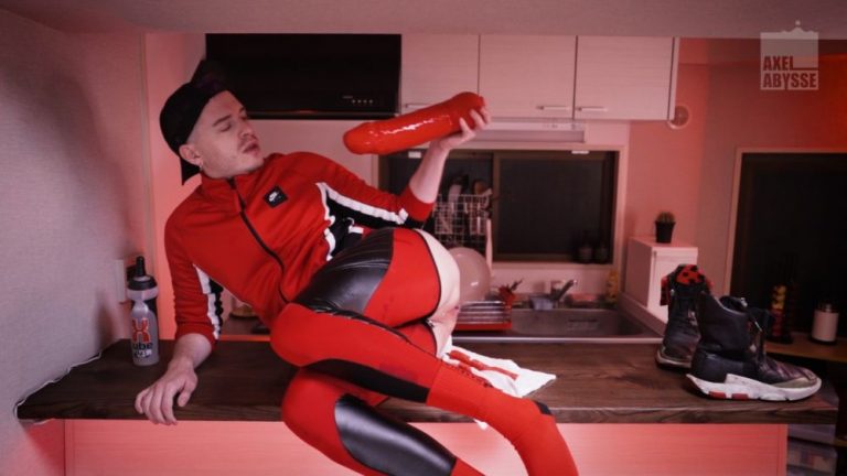 Axel Abysse: Scoop of X-Lube & Self Fisting