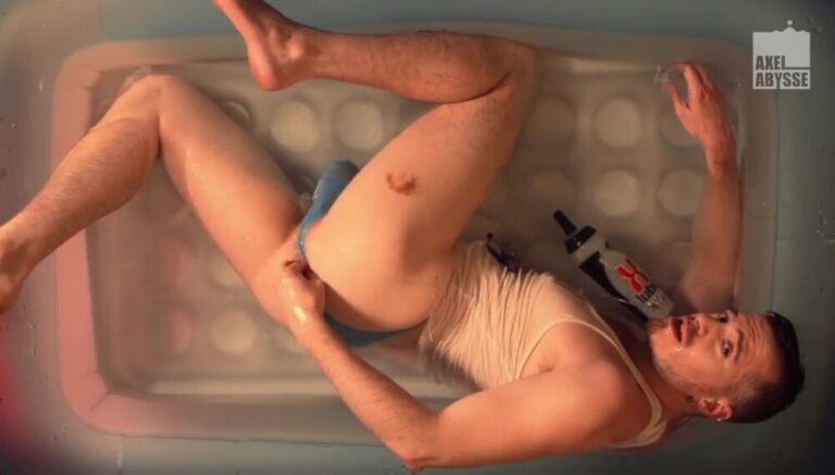 Axel Abysse - Anani 15: Bathtub Fisting Fun