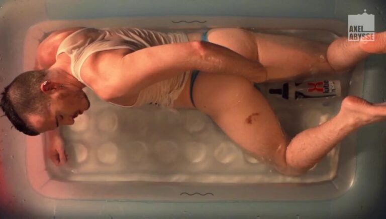 Axel Abysse - Anani 15: Bathtub Fisting Fun
