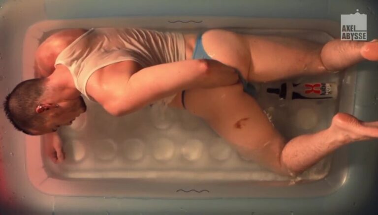 Axel Abysse - Anani 15: Bathtub Fisting Fun