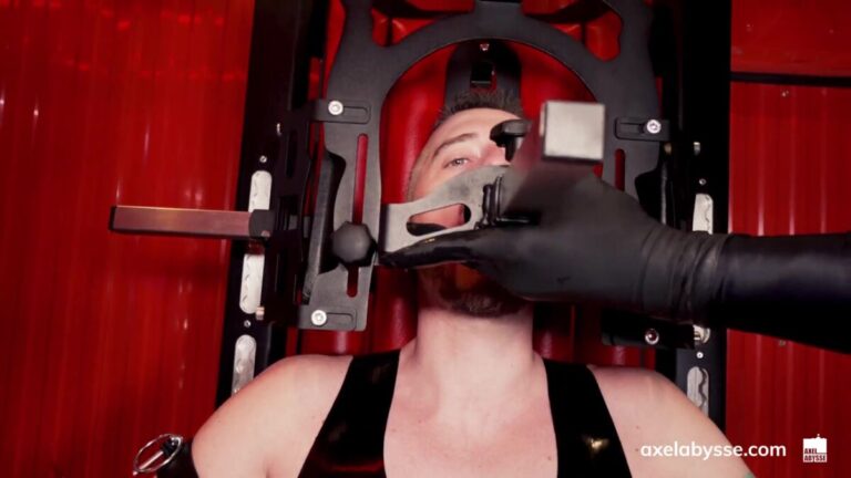 Axel Abysse - A Dildo Device & Punches In The Rosebud