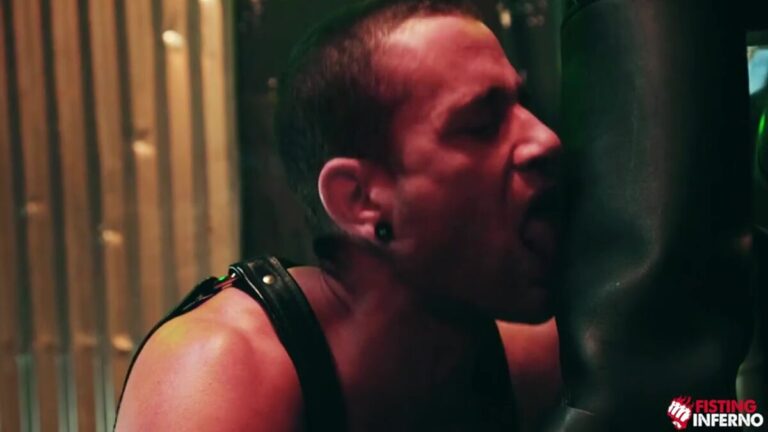 Colton Reece & Quin Quire - Leather Domination