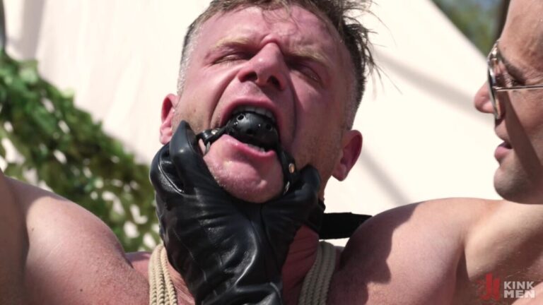 Brian Bonds Gets Fist Fucked By Quin Quire