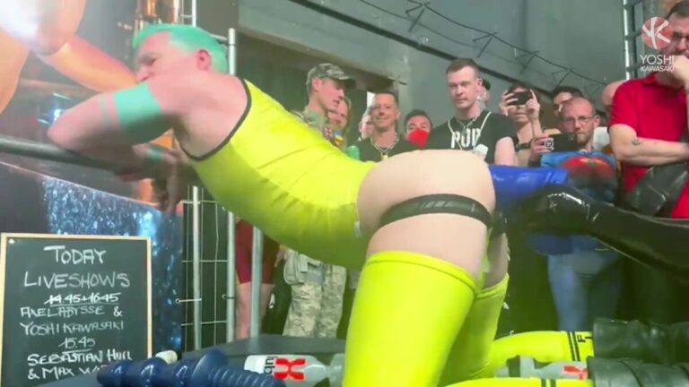 Yoshi Kawasaki & Axel Abysse: Fisting Show For Crackstuffers