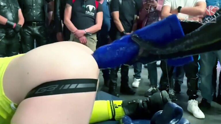 Yoshi Kawasaki & Axel Abysse: Fisting Show For Crackstuffers