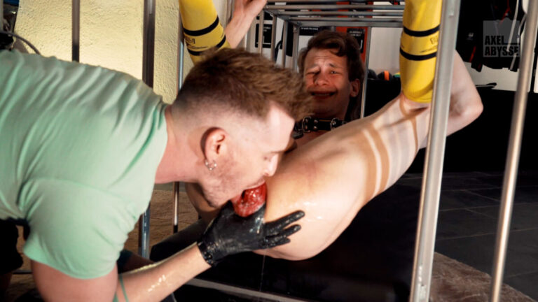 Anal Freaks Pup Davey & Axel Abysse Punch Each Other’s Hole