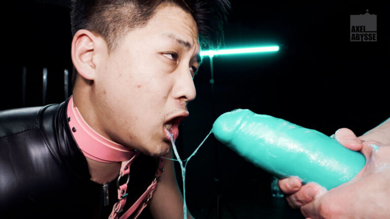 Axel Abysse Fists Jeffrey Chang And Fucks Him With A Strap-On