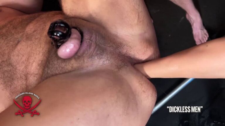 Bobby Ryker – Bareback & Fisting Gang-Bang