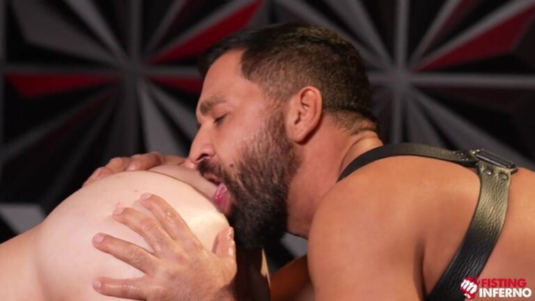 Brock Kniles' First Anal Fisting
