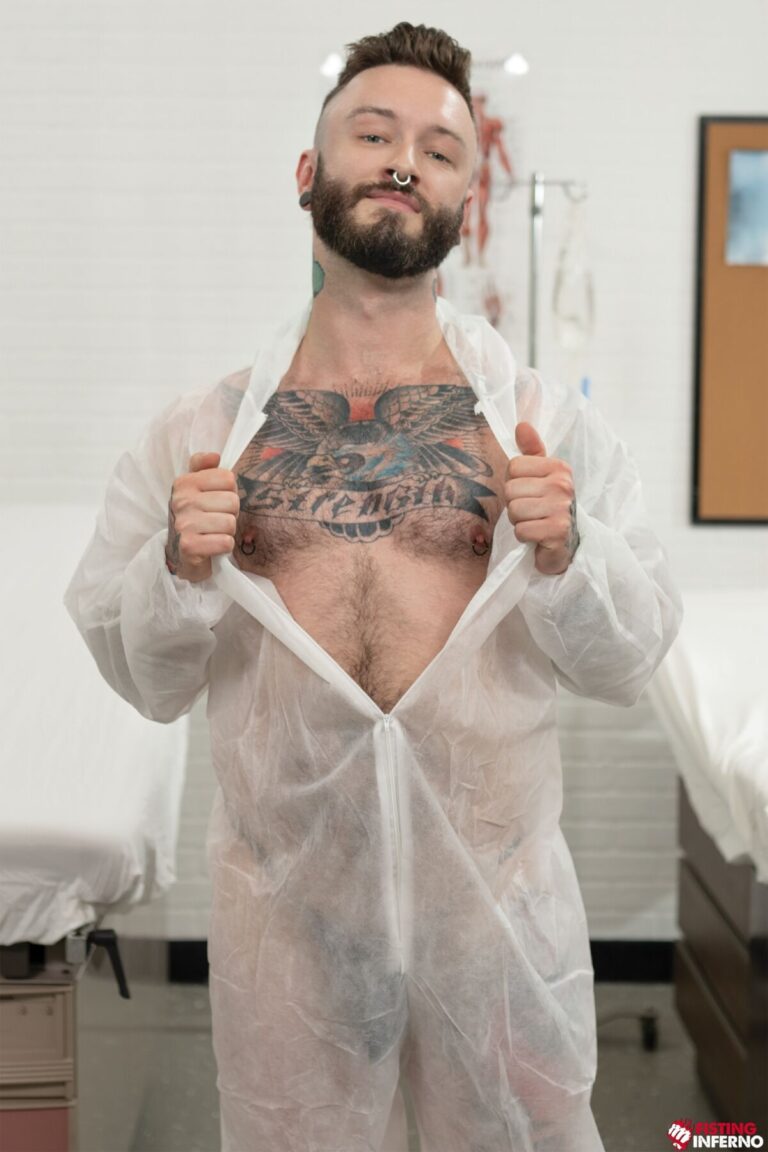 Handsome Fist Fucker Andrew Foenix Gets His Ass Used