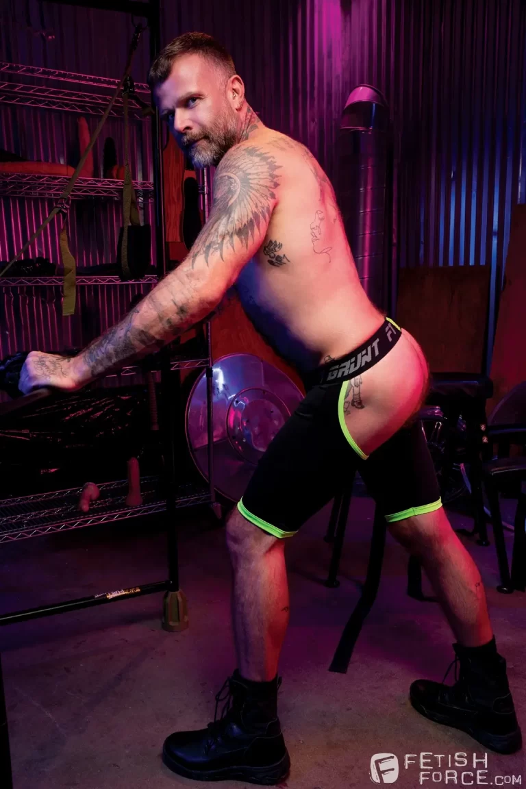 Greg Hollywood Drills Kyle Michaels With His Cock & Plug 1