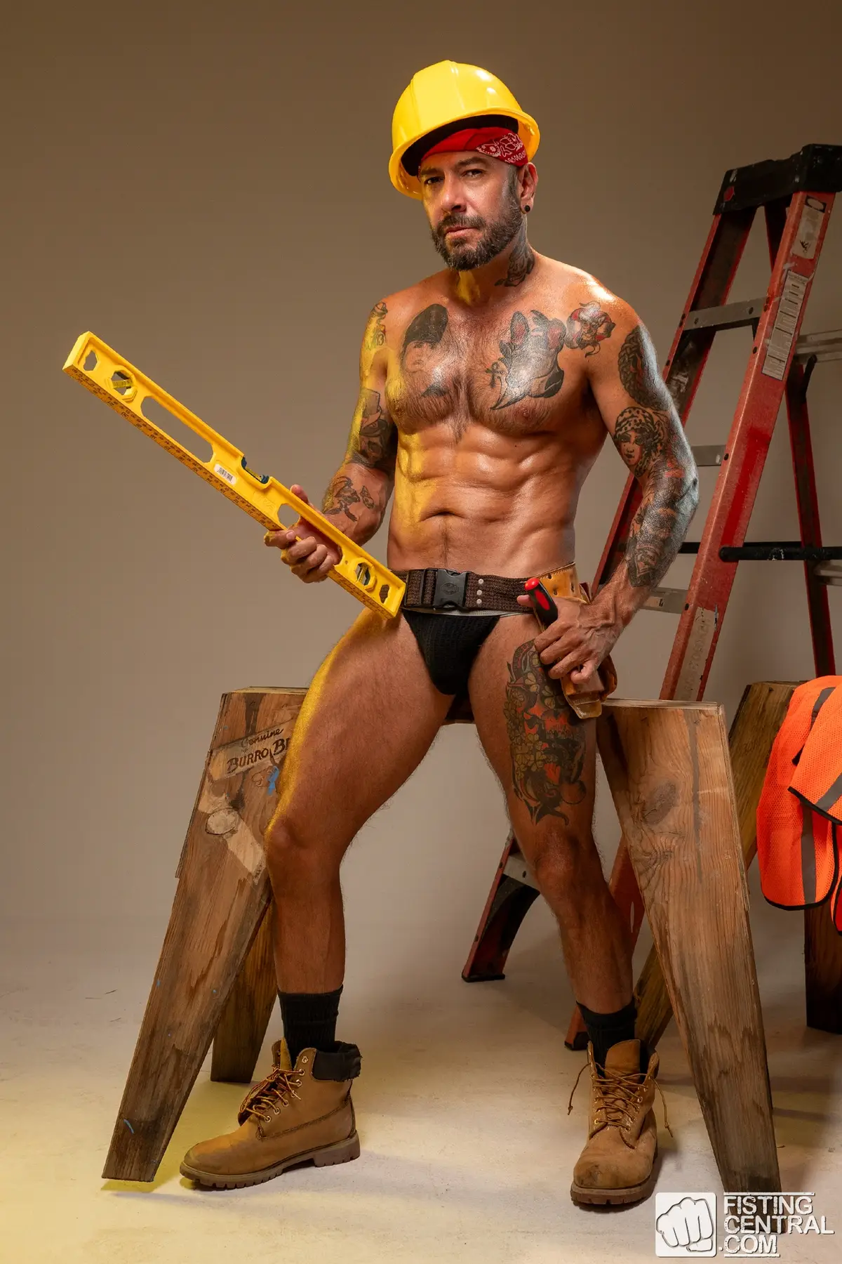 Lord Vigor Works Sherman Maus With His Huge Fists 3