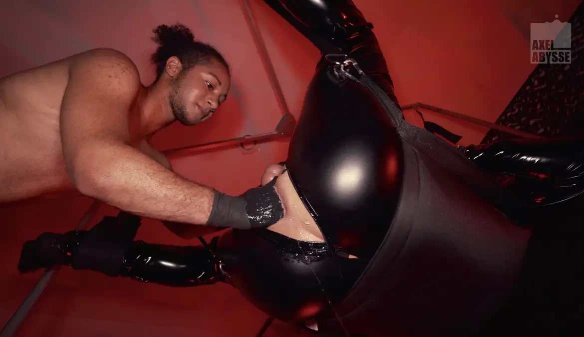 Arm Fucking: Axel Abysse Takes It From FTM Master Glitx 9