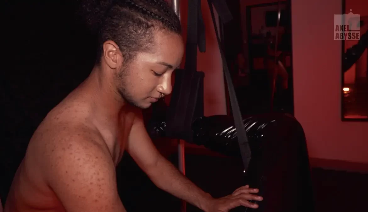 Arm Fucking: Axel Abysse Takes It From FTM Master Glitx 8