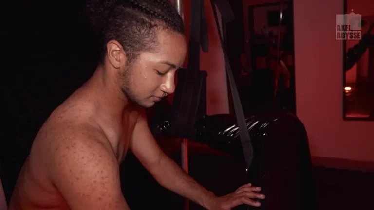 Arm Fucking: Axel Abysse Takes It From FTM Master Glitx 8