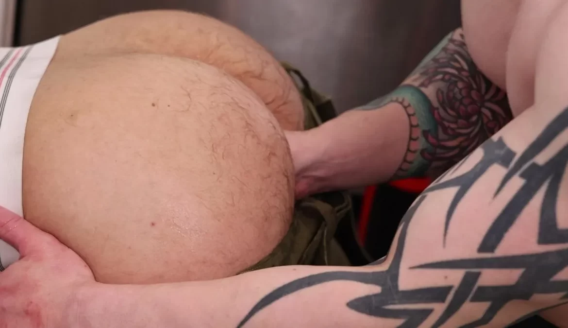 Brogan & Baxxx Go All Out In Plumber Fisting Perfection 11