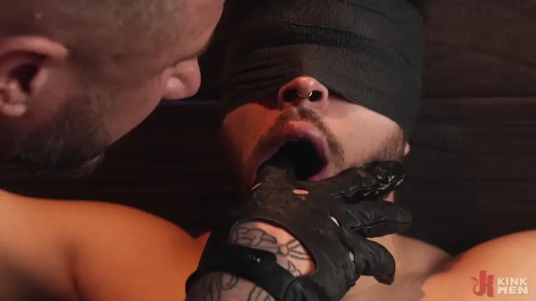 Leather Crush Daddy Introduces Evan Knoxx to BDSM 13