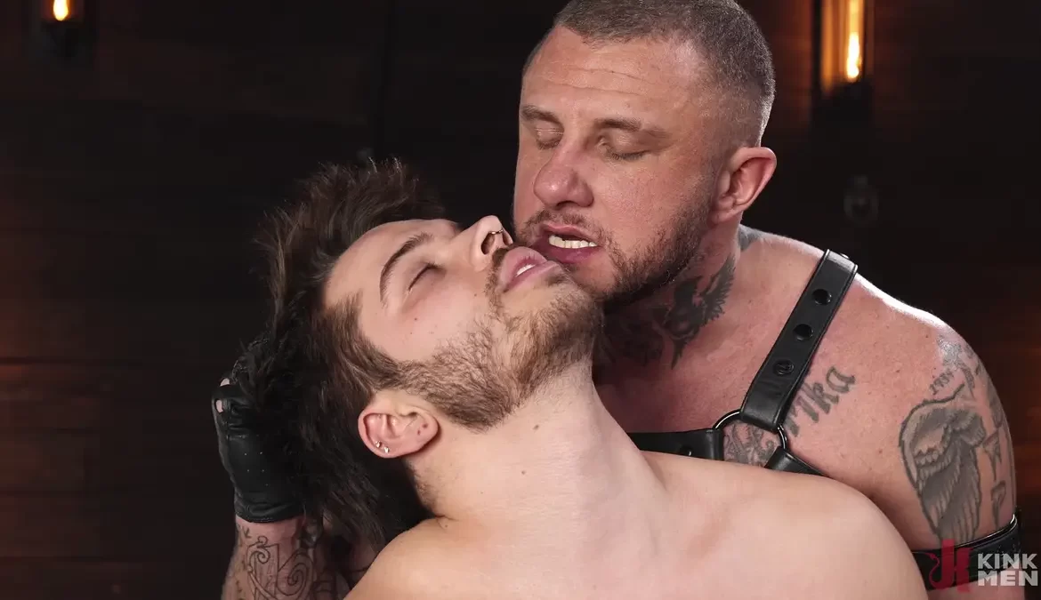 Gay Fisting & BDSM: Leather Crush Daddy Introduces Evan Knoxx to BDSM Leather Crush Daddy Introduces Evan Knoxx to BDSM 1