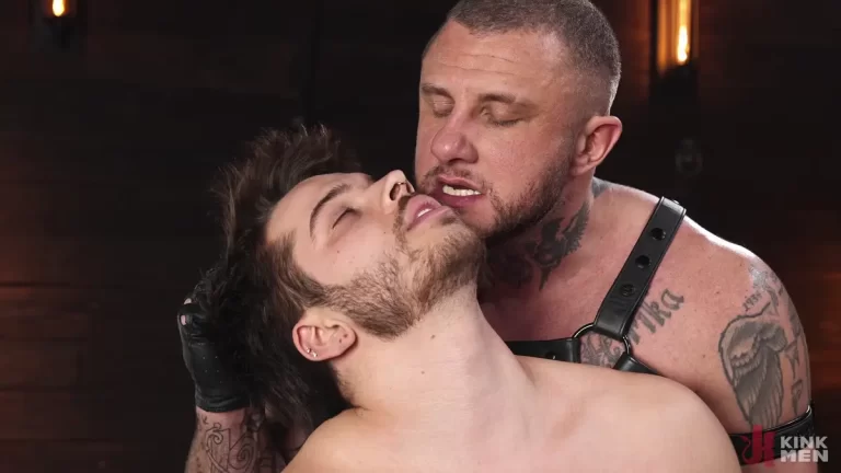 Leather Crush Daddy Introduces Evan Knoxx to BDSM 1