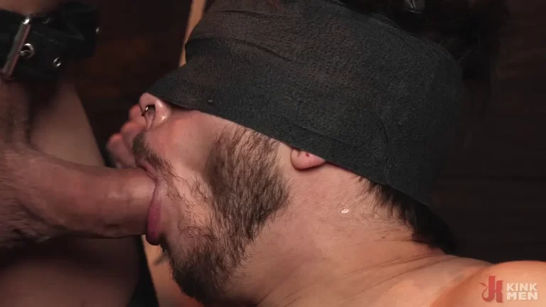 Leather Crush Daddy Introduces Evan Knoxx to BDSM