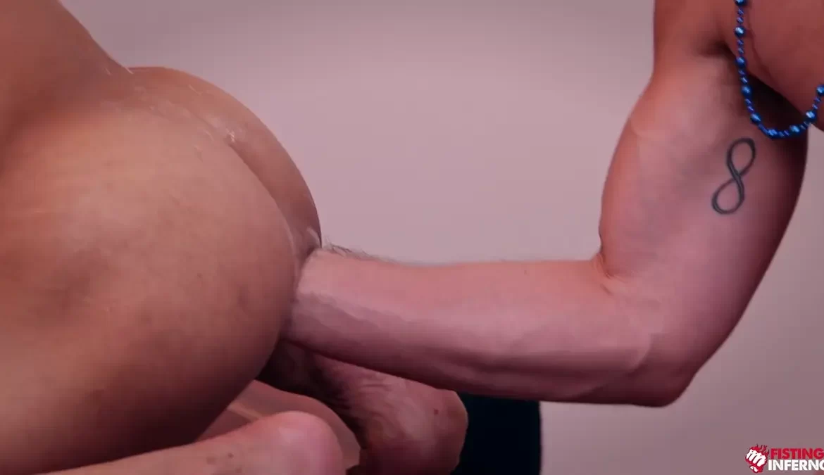 Eli Shaw Enjoys Dio Ferrero’s Fisting Skills 10