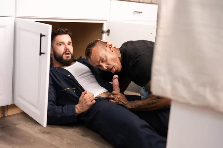 Hayden Harding Fist Fucks Gay Fisting Newcomer Reese Battle 8