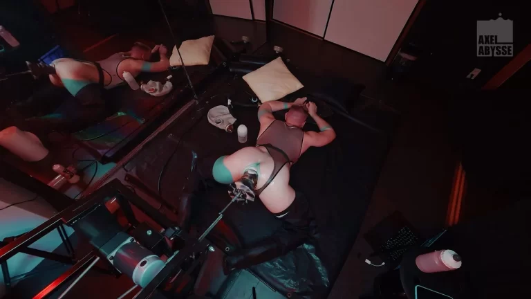 Axel Abysse Wrecks His Own Hole Solo in the Darkroom 15