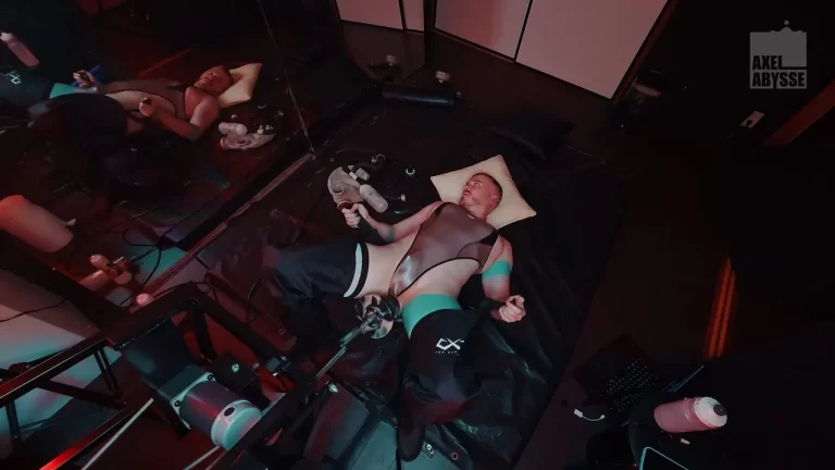 Axel Abysse Wrecks His Own Hole Solo in the Darkroom 4