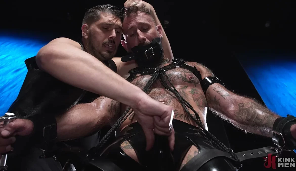 Troy Daniels Chained in Rubber for WoodxBound Edging Gay Fisting & BDSM Troy Daniels Chained in Rubber for WoodxBound Edging 4