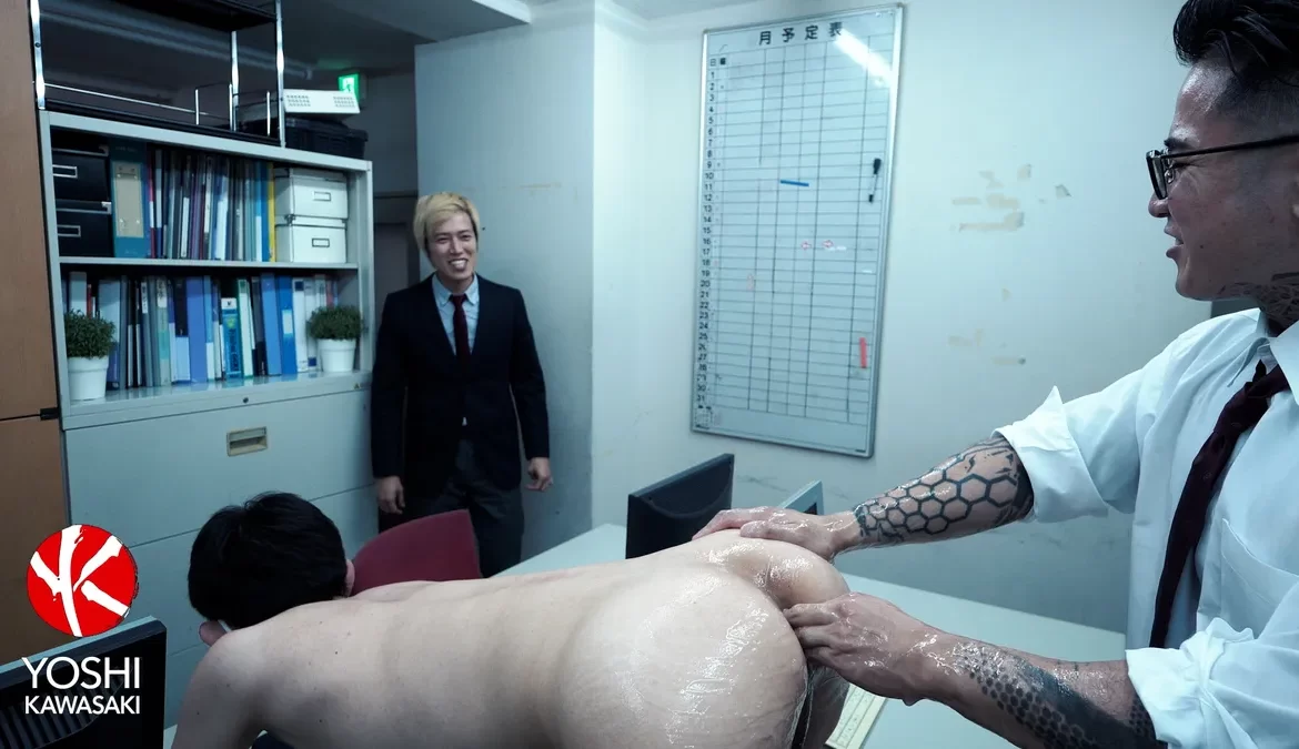 Yoshi Kawasaki's Office Fisting Threesome Gay Fisting & BDSM Yoshi Kawasaki's Office Fisting Threesome 3