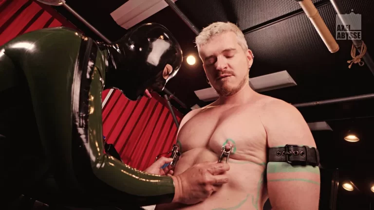 Axel Abysse as Pig Slave for LatexPsycho and Master Sim 11